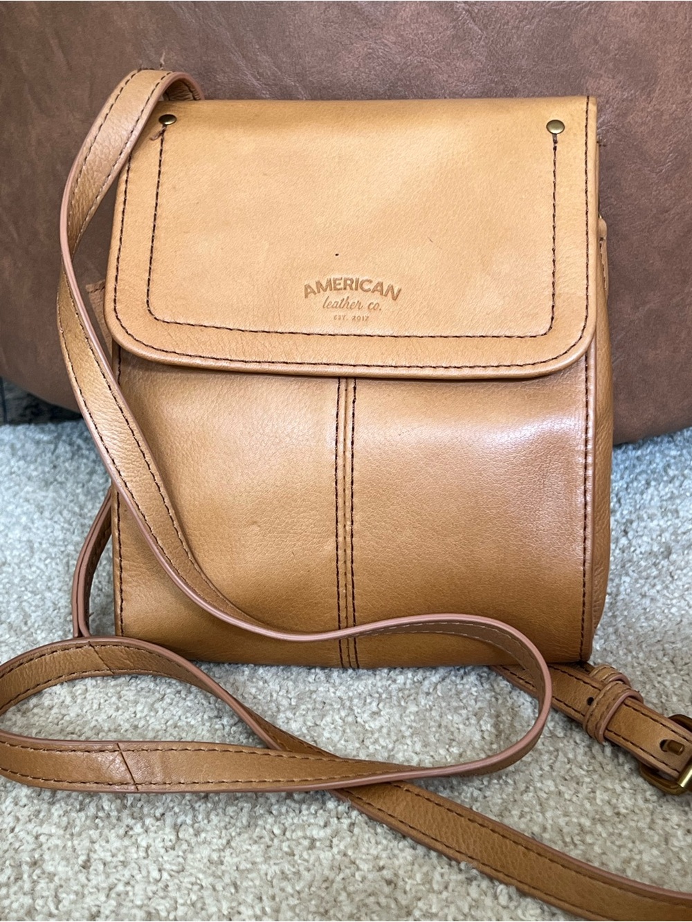 American Leather Co. Kansas Crossbody Bag - Cafe Latte Smooth Leather